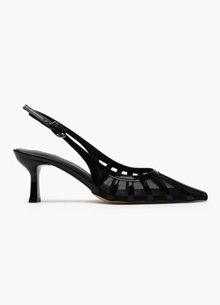 Schwarze LUVIO Slingback-Pumps mit spitzer Vorderkappe, transparenten Netzstoff-Einsätzen und glänzendem Lackleder. Mittelhoher, schmaler Absatz und verstellbarer Slingback-Riemen.