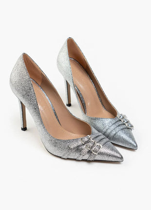 Elegante silberne Smarty Pumps mit funkelndem Design und dekorativen Schnallen, ideal für besondere Anlässe.