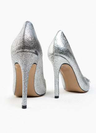 Elegante silberne Smarty Pumps mit funkelndem Design und dekorativen Schnallen, ideal für besondere Anlässe.