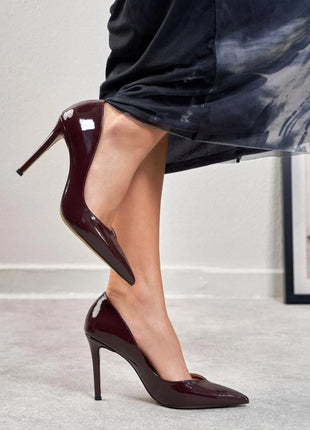 Bordo Shurima Pumps mit glänzendem Finish und spitzer Zehenpartie, ideal für formelle Anlässe und elegante Abende.