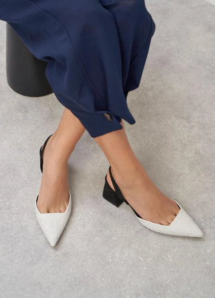 Geflochtene SAMMY Slingback Pumps in Weiß mit spitzem Zehenbereich und breitem Blockabsatz, ideal für formelle Anlässe.