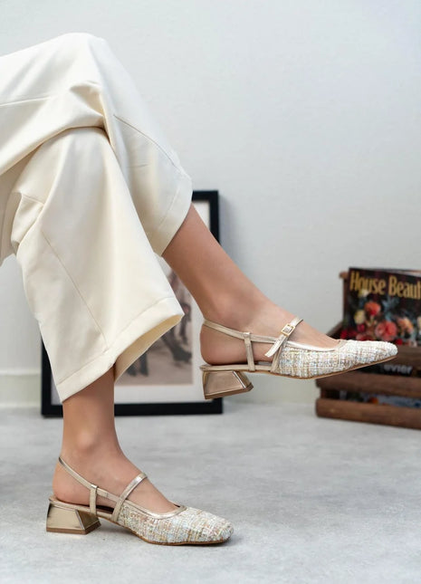 Harmony Sandalette in Beige Matt, gestrickt und elegant.