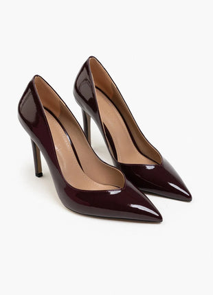 Bordo Shurima Pumps mit glänzendem Finish und spitzer Zehenpartie, ideal für formelle Anlässe und elegante Abende.