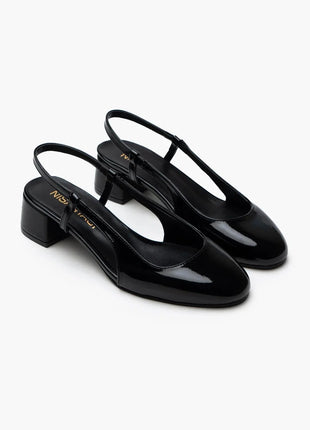 Schwarze OPHELIA Slingback-Pumps aus glänzendem Lackleder mit blockigem, mittelhohem Absatz und verstellbarem Slingback-Riemen. Elegantes Design für formelle Anlässe und stilvolle Alltagslooks.