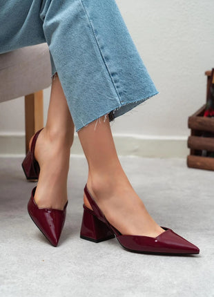 Bordo SAMMY Slingback Pumps mit spitzem Zehenbereich und breitem Blockabsatz, glänzendes Finish, ideal für formelle Anlässe.