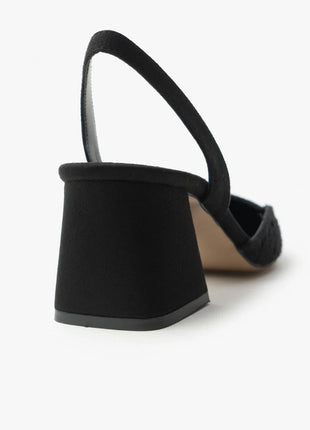 Geflochtene SAMMY Slingback Pumps in Schwarz mit spitzem Zehenbereich und breitem Blockabsatz, ideal für formelle Anlässe.