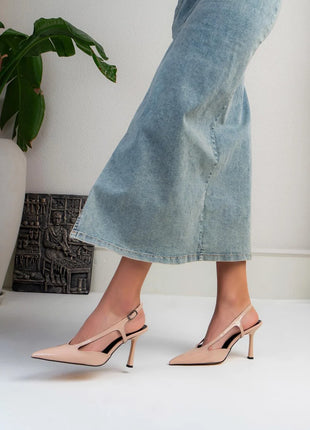 Schicke Hedwig Pumps aus Lackleder in Beige, eine elegante Ergänzung für jede Garderobe.