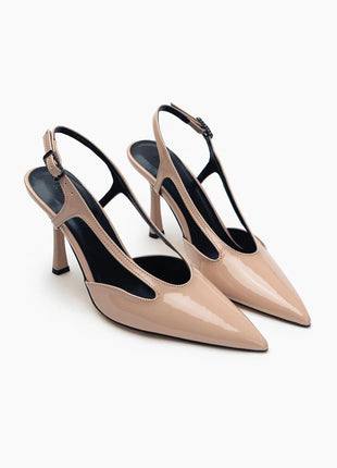 Schicke Hedwig Pumps aus Lackleder in Beige, eine elegante Ergänzung für jede Garderobe.