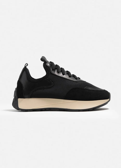 Dominic Sneaker in tiefem Schwarz - ein Must-Have für minimalistische Eleganz