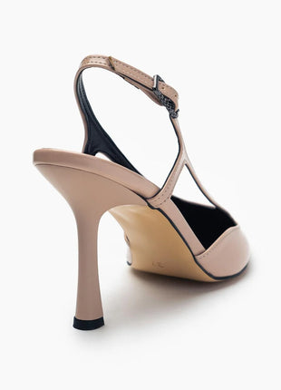 Schicke Hedwig Pumps aus Lackleder in Beige, eine elegante Ergänzung für jede Garderobe.