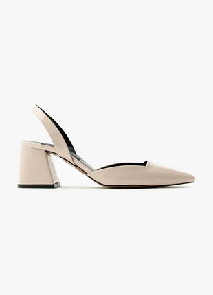 Beige SAMMY Slingback Pumps mit spitzem Zehenbereich und breitem Blockabsatz, glänzendes Finish, ideal für formelle Anlässe.