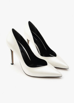 Weiß-Matte Shurima Pumps mit elegantem Finish und spitzer Zehenpartie, ideal für formelle Anlässe und elegante Abende