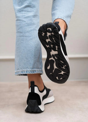 Selvaggi Sneaker in Weiß-Schwarz - das Beste aus beiden Welten für einen modernen und auffälligen Look. Stilvoll, einzigartig und trendbewusst.