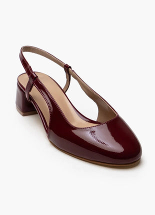 Bordo OPHELIA Slingback-Pumps aus glänzendem Lackleder mit blockigem, mittelhohem Absatz und verstellbarem Slingback-Riemen. Elegantes Design für formelle Anlässe und stilvolle Alltagslooks.