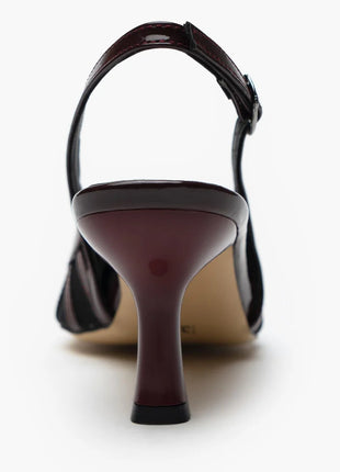 Bordo LUVIO Slingback-Pumps mit spitzer Vorderkappe, transparenten Netzstoff-Einsätzen und glänzendem Lackleder. Mittelhoher, schmaler Absatz und verstellbarer Slingback-Riemen.