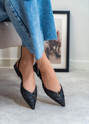 Elegante VEGAS Slingback-Pumps in Schwarz glänzend mit spitzer Zehenpartie und dekorativen Schnallen, ideal für besondere Anlässe.