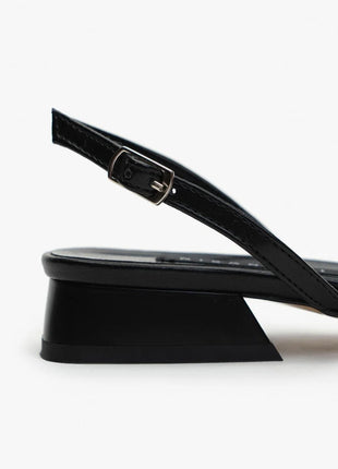 Elegante VEGAS Slingback-Pumps in Schwarz glänzend mit spitzer Zehenpartie und dekorativen Schnallen, ideal für besondere Anlässe.