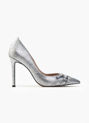 Elegante silberne Smarty Pumps mit funkelndem Design und dekorativen Schnallen, ideal für besondere Anlässe.